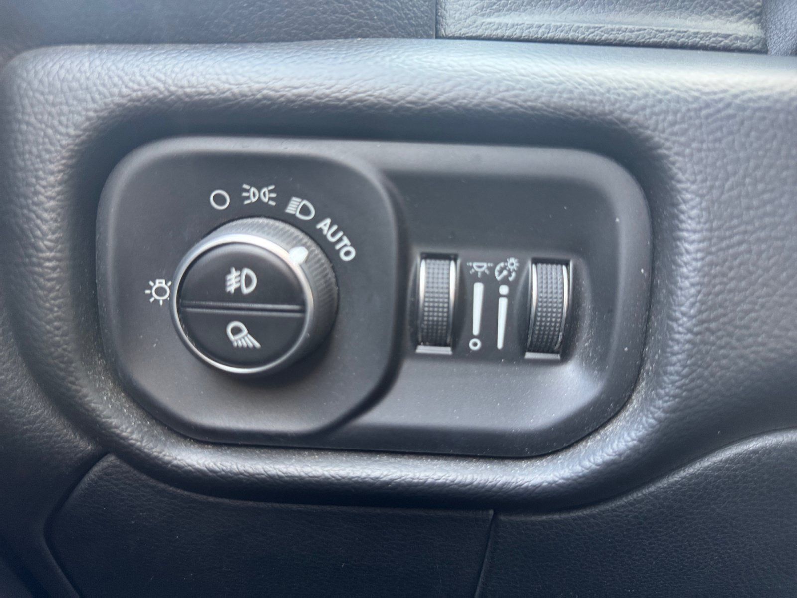 Used 2020 RAM 2500 Big Horn w/ Night Edition AWD/4WD image 29