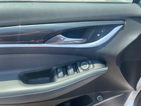 Used 2020 Buick Enclave Essence w/ Sport Touring Edition FWD image 11