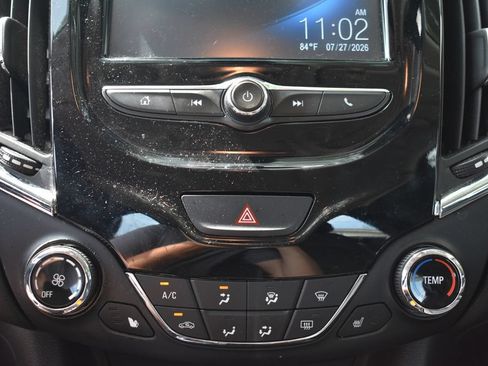 Used 2018 Chevrolet Cruze Premier FWD image 17