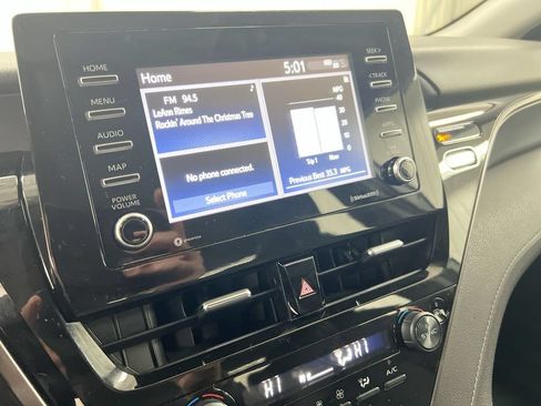Used 2022 Toyota Camry SE FWD image 13