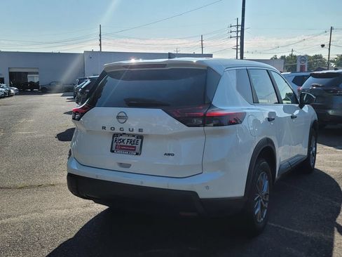 Used 2024 Nissan Rogue S AWD/4WD image 9