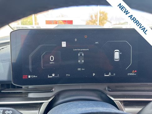 Used 2025 Kia Carnival SX Prestige image 24