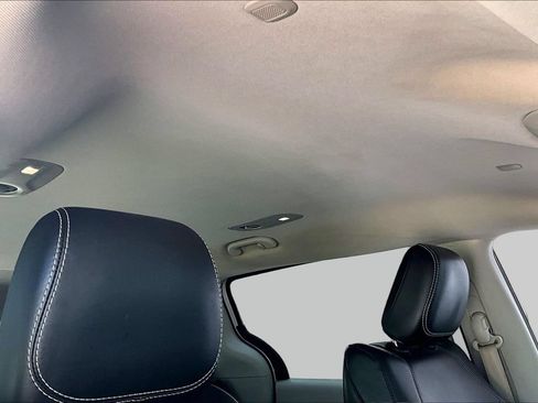 Used 2023 Chrysler Pacifica Touring-L FWD image 29