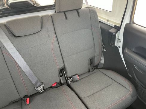 Used 2025 Jeep Wrangler Unlimited Rubicon image 36