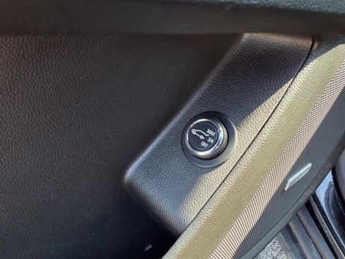 Used 2023 Chevrolet Traverse RS image 18