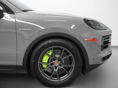 Used 2025 Porsche Cayenne E-Hybrid image 15