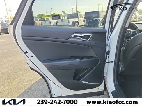 Used 2025 Kia Sportage EX FWD image 13