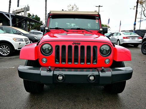 Used 2015 Jeep Wrangler Unlimited Sahara image 2