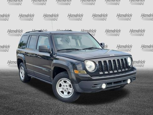 Used 2016 Jeep Patriot Sport w/ Power Value Group FWD image 2