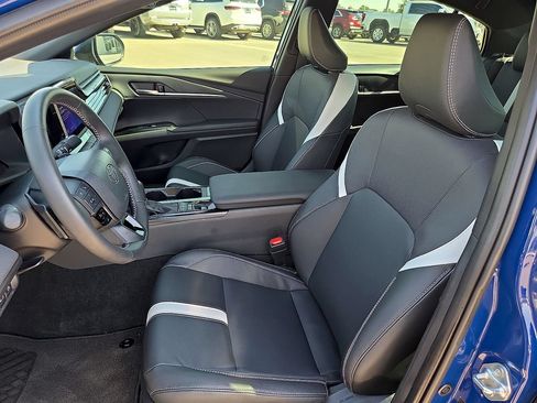 Used 2026 Toyota Camry SE w/ Convenience Package FWD image 16