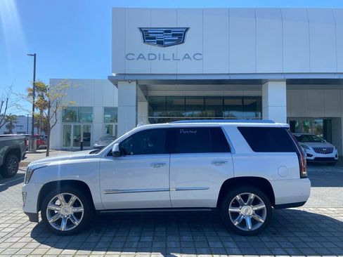 Used 2019 Cadillac Escalade Premium Luxury AWD/4WD image 1