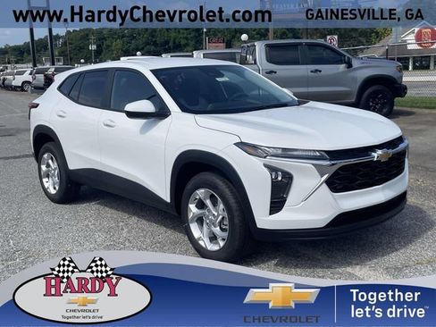New 2026 Chevrolet Trax LS w/ LS Convenience Package FWD image 1