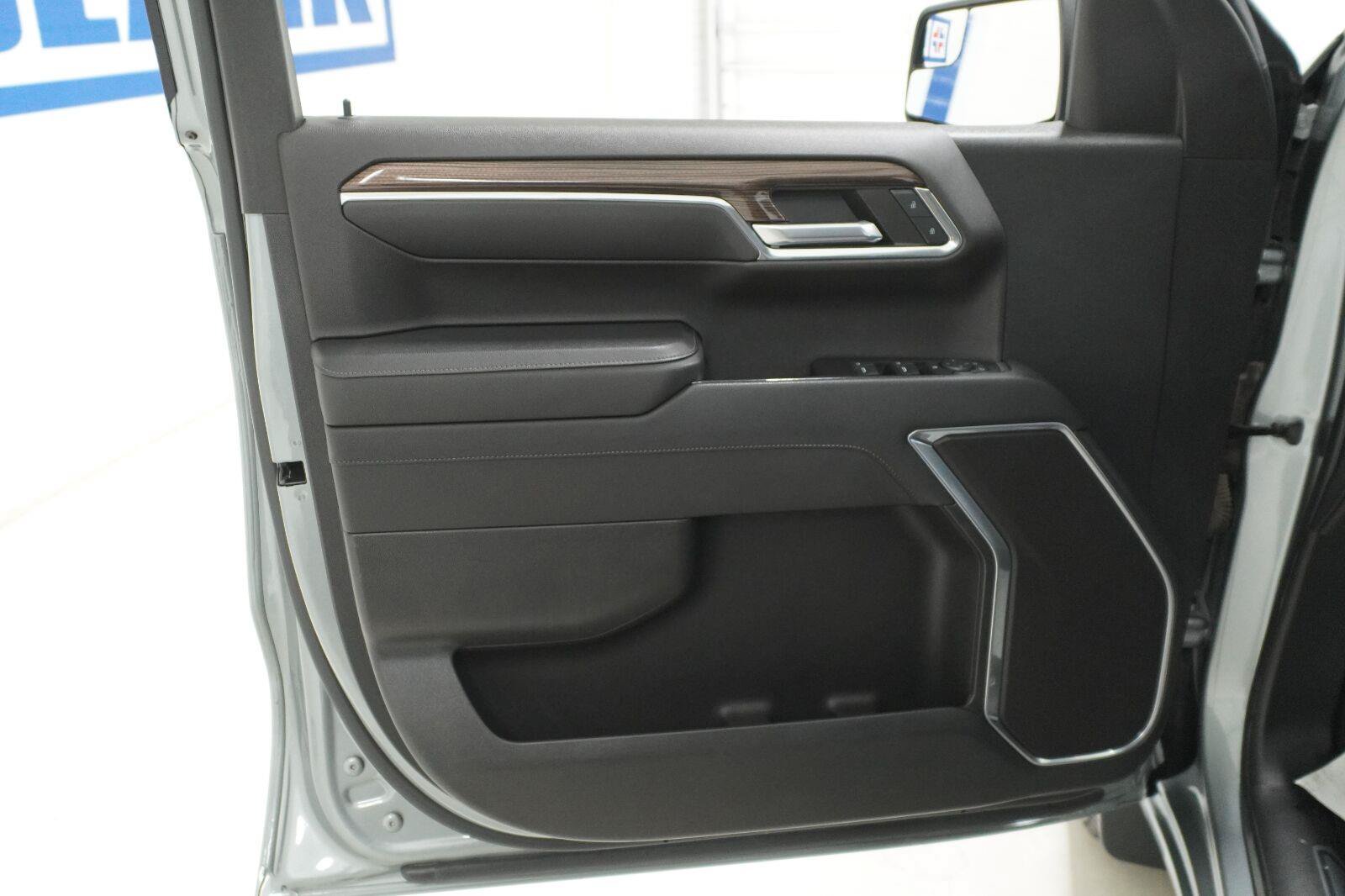 Used 2023 Chevrolet Silverado 1500 RST RWD image 19