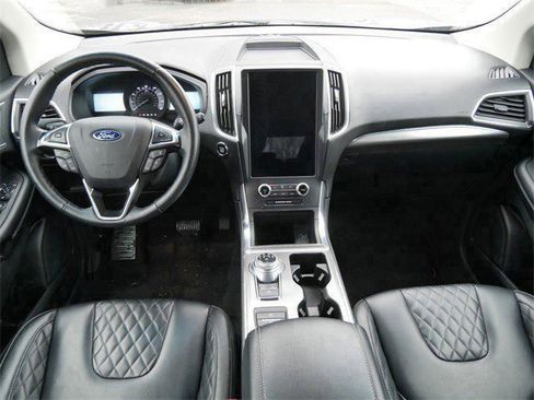 Used 2024 Ford Edge Titanium image 11