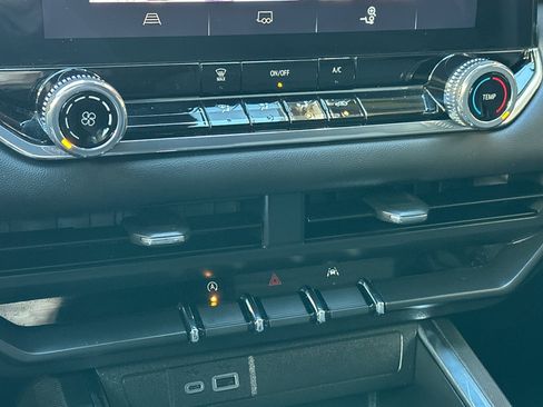 Used 2024 GMC Canyon Elevation image 26