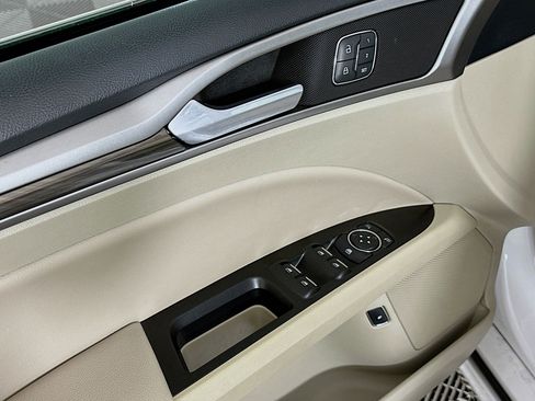 Used 2019 Ford Fusion SEL image 15