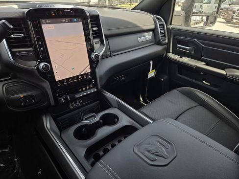New 2026 RAM 2500 Laramie AWD/4WD image 18