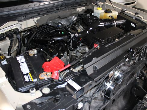 Used 2014 Ford F150 XLT w/ XLT Chrome Package RWD image 32