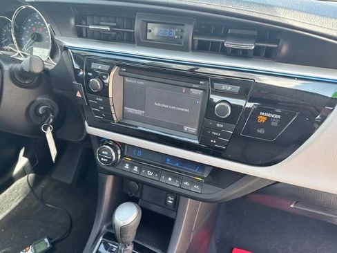 Used 2014 Toyota Corolla LE FWD image 9