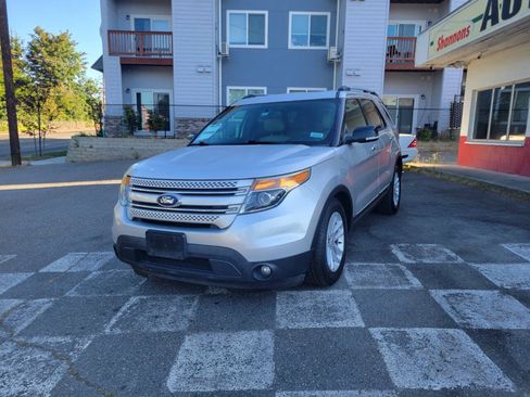 Used 2015 Ford Explorer XLT w/ Equipment Group 202B AWD/4WD image 6