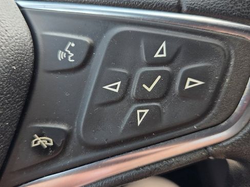 Used 2018 Chevrolet Equinox LT w/ LPO, Cargo Package image 19