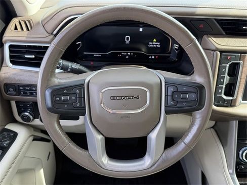 Used 2022 GMC Yukon XL Denali image 14