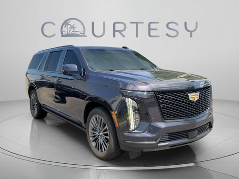 Used 2025 Cadillac Escalade ESV Sport Platinum AWD/4WD image 4
