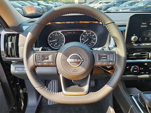 New 2025 Nissan Pathfinder SV image 10