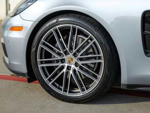 Used 2018 Porsche Panamera image 53