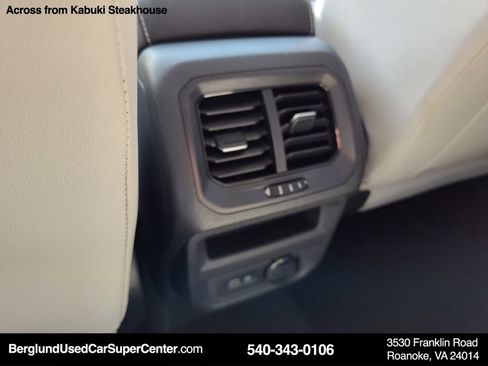 Used 2021 Volkswagen Tiguan SE w/ Panoramic Sunroof Package image 33