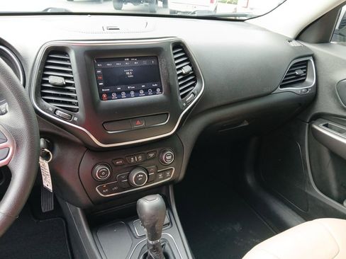 Used 2019 Jeep Cherokee Latitude w/ Popular Appearance Group FWD image 20