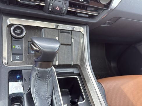 Used 2024 Lexus GX 550 w/ Accessory Package (2T) AWD/4WD image 28