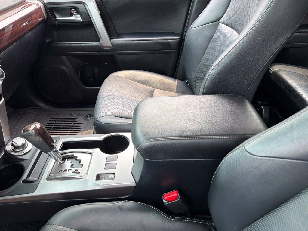 Used 2024 Toyota 4Runner Limited AWD/4WD image 18