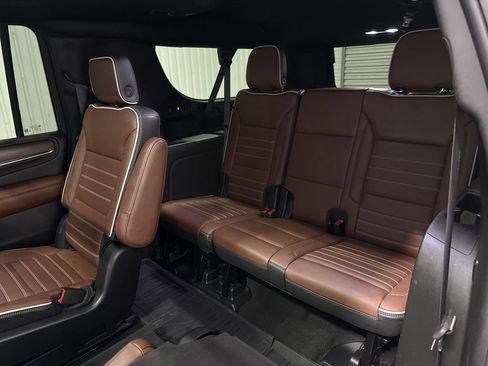 Used 2023 GMC Yukon XL Denali Ultimate AWD/4WD image 26