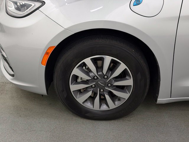 Used 2024 Chrysler Pacifica Limited FWD image 26