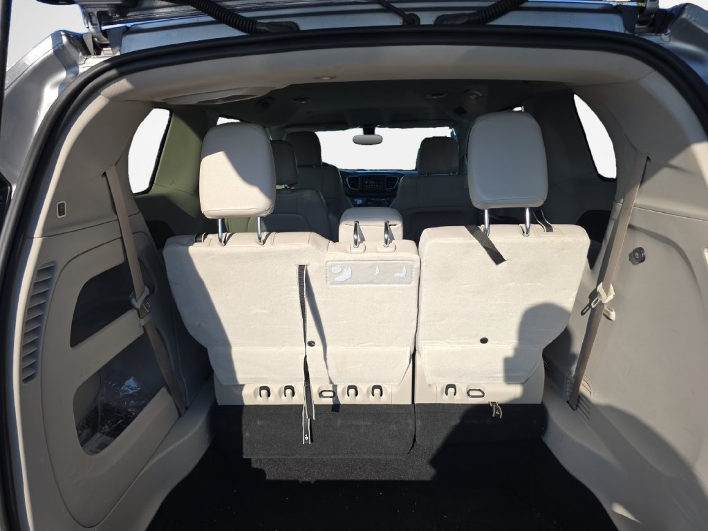 Used 2019 Chrysler Pacifica Touring-L FWD image 23
