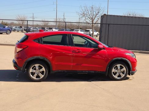 Used 2017 Honda HR-V LX image 4