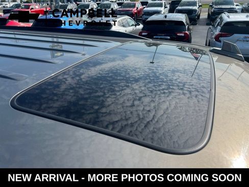 Used 2017 Chevrolet Suburban LT w/ LT Signature Package AWD/4WD image 9