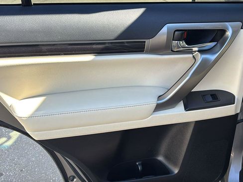 Used 2023 Lexus GX 460 Premium w/ Premium Package image 16