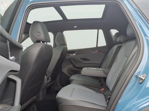 Certified 2025 Volkswagen Tiguan SE R-Line AWD/4WD image 11