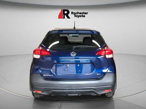 Used 2018 Nissan Kicks SV FWD image 4