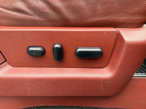 Used 2013 Ford F150 King Ranch w/ King Ranch Luxury Pkg image 19