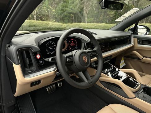 New 2026 Porsche Cayenne S image 4