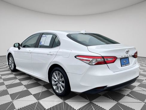 Used 2020 Toyota Camry LE image 5