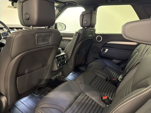 New 2026 Land Rover Discovery Dynamic SE image 21