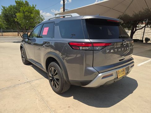 Certified 2025 Nissan Pathfinder SL AWD/4WD image 5