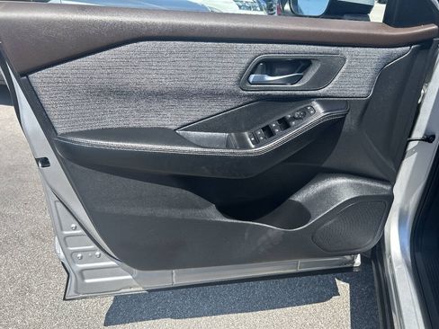 Used 2023 Nissan Rogue SV AWD/4WD image 22