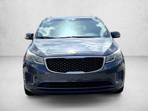 Used 2017 Kia Sedona LX w/ LX Essentials Premium Package FWD image 3
