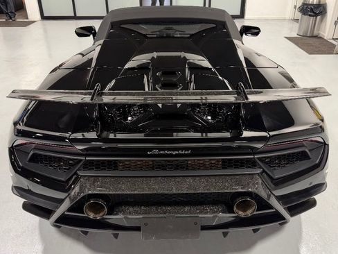 Used 2018 Lamborghini Huracan Performante image 4