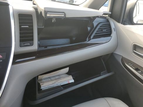 Used 2015 Toyota Sienna XLE image 19